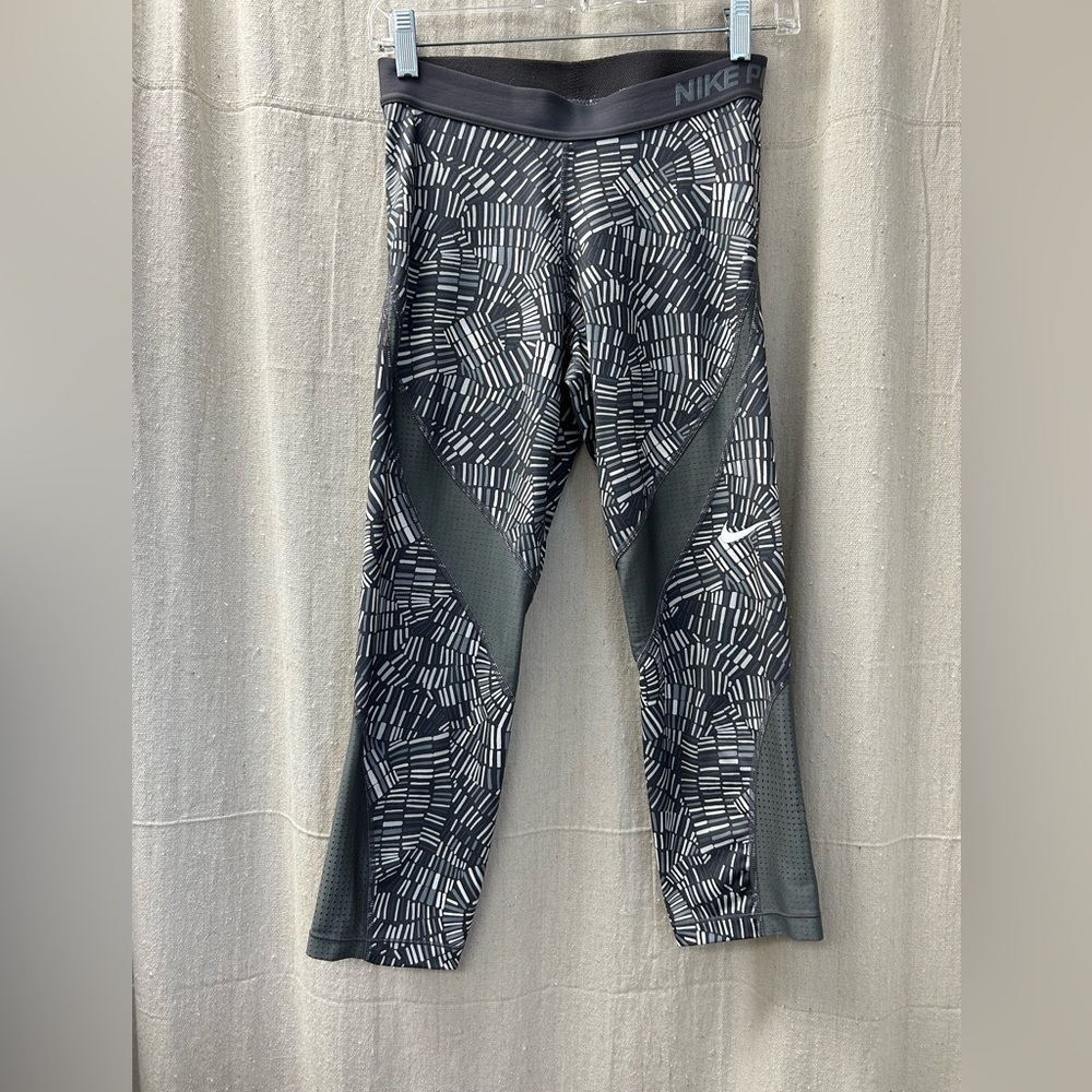 Nike Pro/ Hypercool Tidal Training Capri Legging/… - image 4